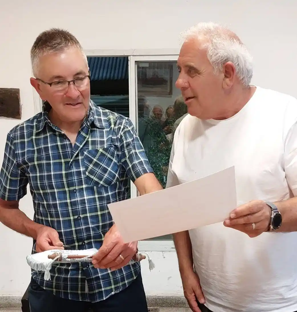 Agradecimiento: Encuentro entre la comunidad de Bomberos Voluntarios de Chascomús y un vecino solidario desde España