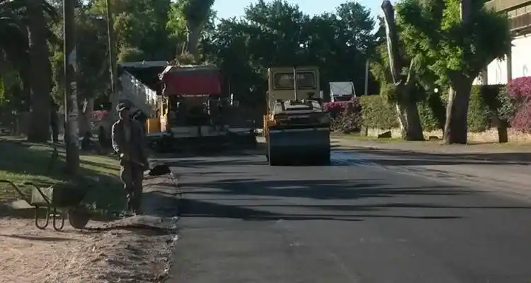 Avanza la obra de repavimentación de la Costanera