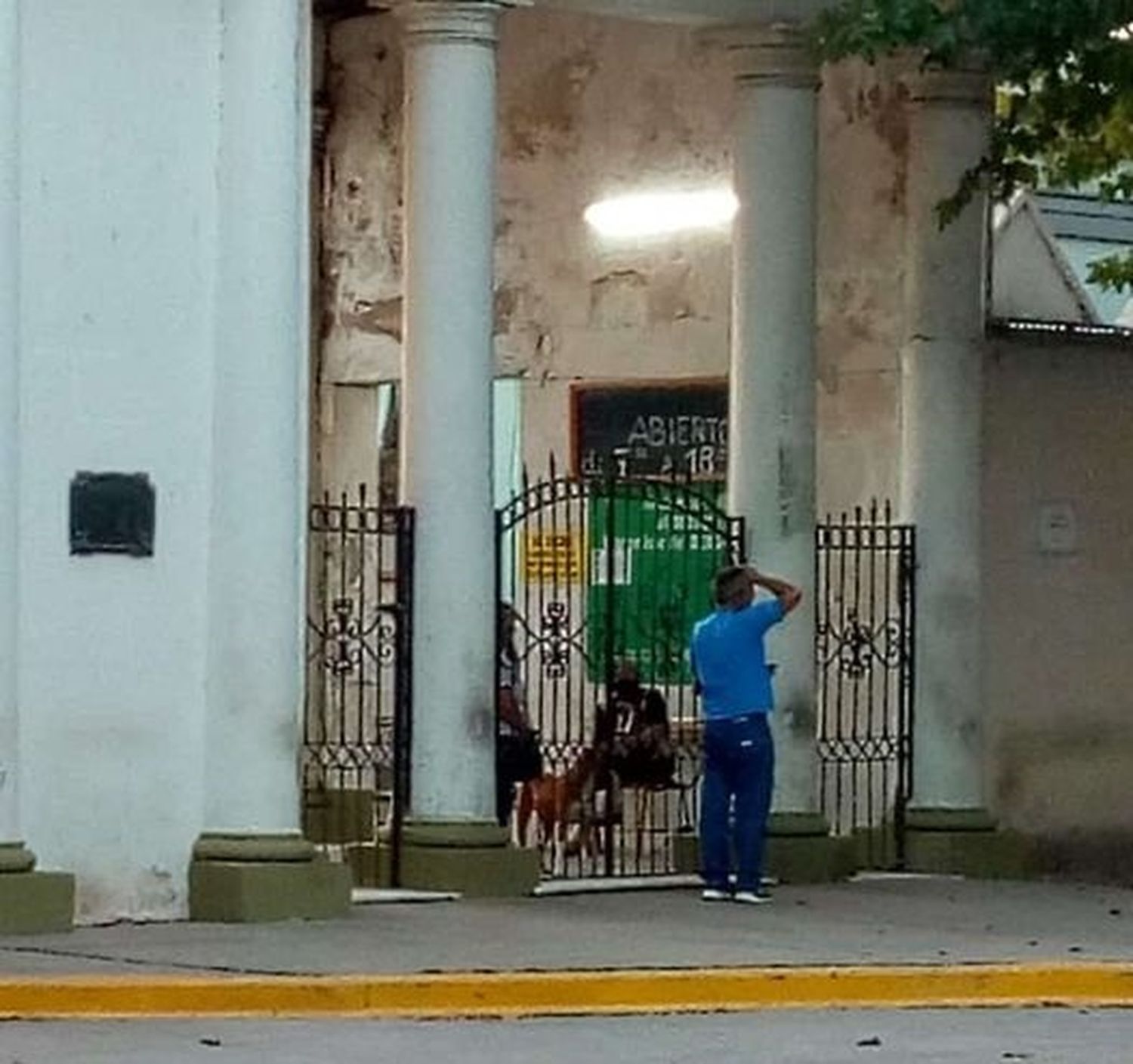 Dos mujeres se quedaron encerradas en el cementerio