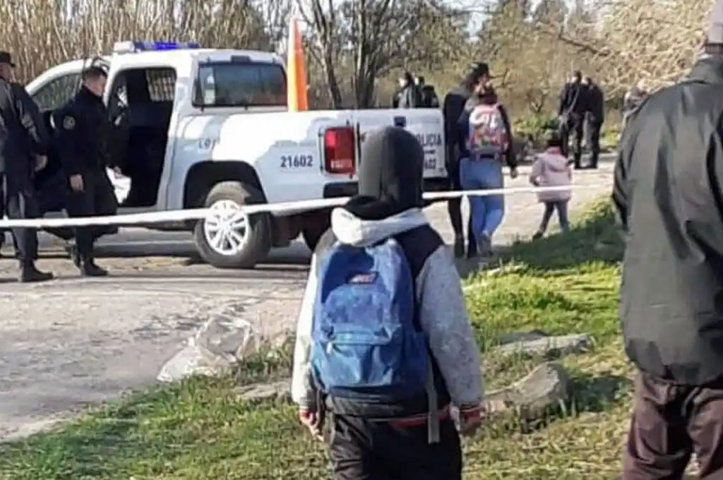 Un grupo de chicos encontró el cuerpo de un hombre mutilado en un descampado