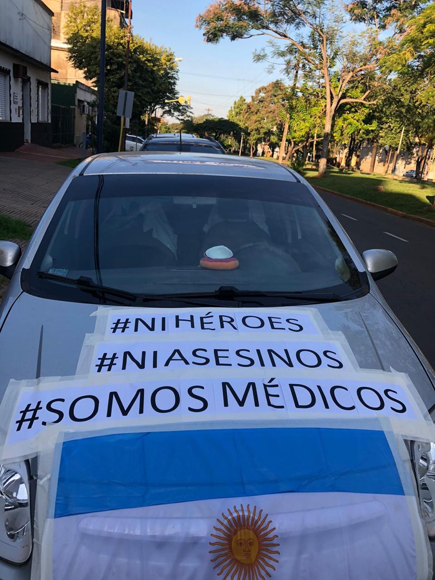 En la protesta contra la cuarentena, también se coló el reclamo de profesionales de la salud
