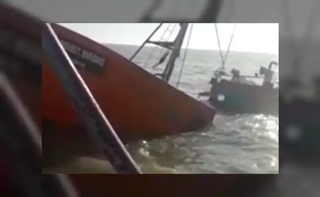 General Lavalle: Se hundió un buque pesquero y la tripulación fue rescatada