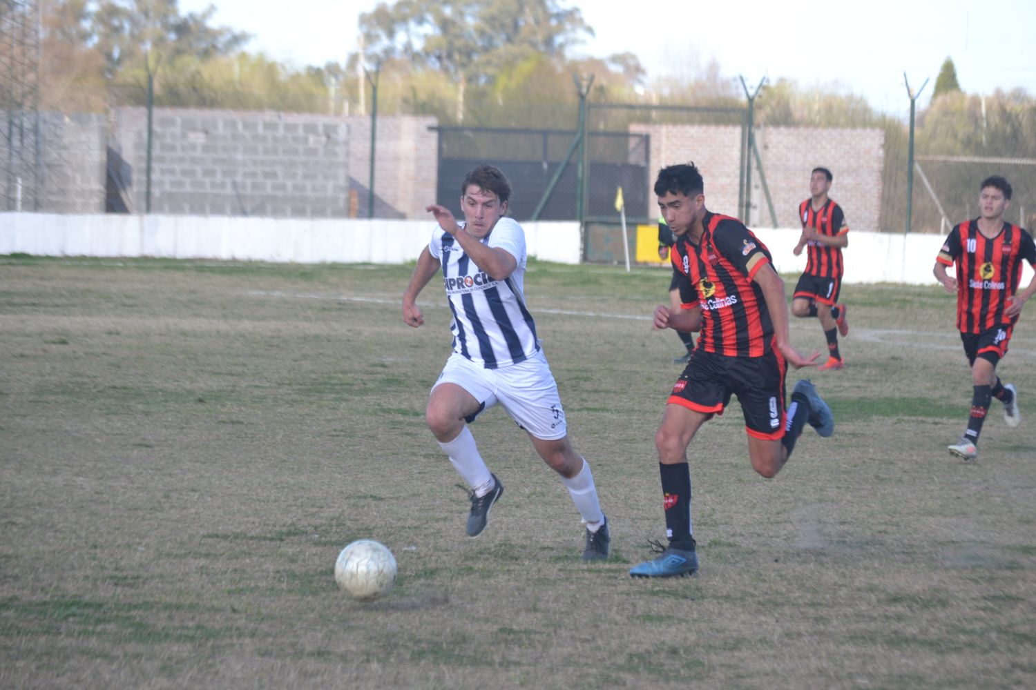 El domingo próximo se para la pelota, la mayoría de los equipos clasificados harán un análisis de esta etapa clasificatoria, lo que hay que corregir y mejorar, otros jugarán amistosos para no perder ritmo y en algunos planteles este impasse vendrá muy bien para recuperar lesionados.