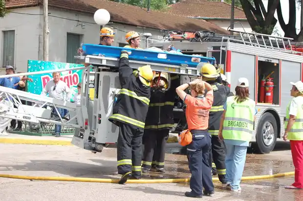 Realizaron impactante simulacro de evacuación en el Hospital Centenario