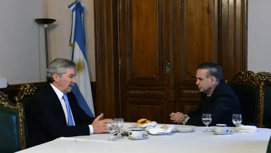 Pichetto y Solá dialogaron sobre la «reconstrucción» del PJ