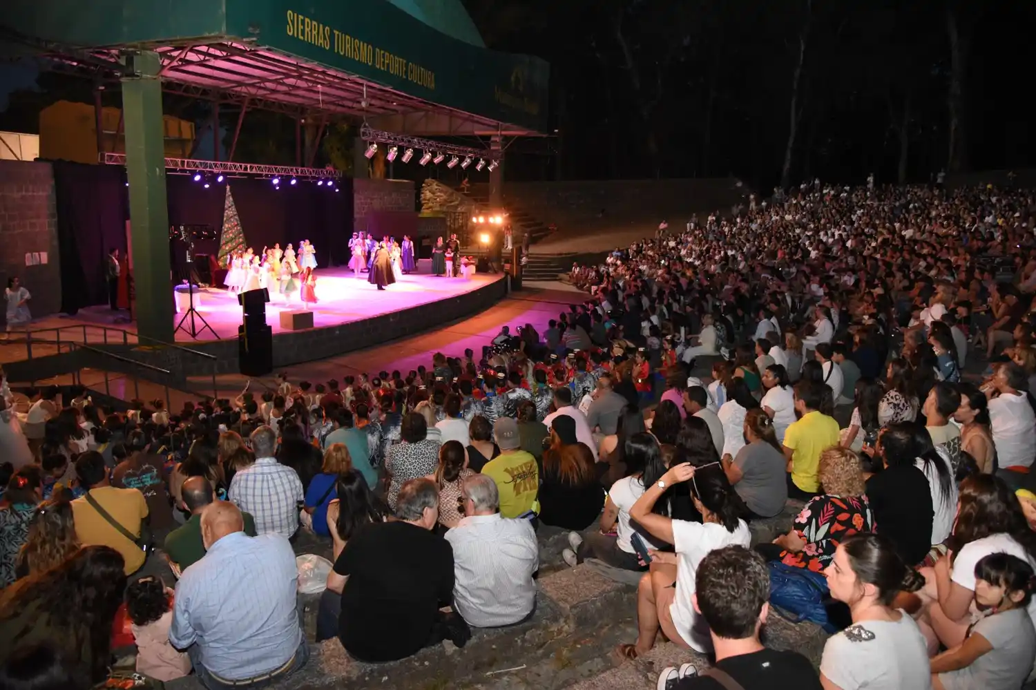 Una multitud disfrutó del espectáculo Cascanueces en el Anfiteatro.