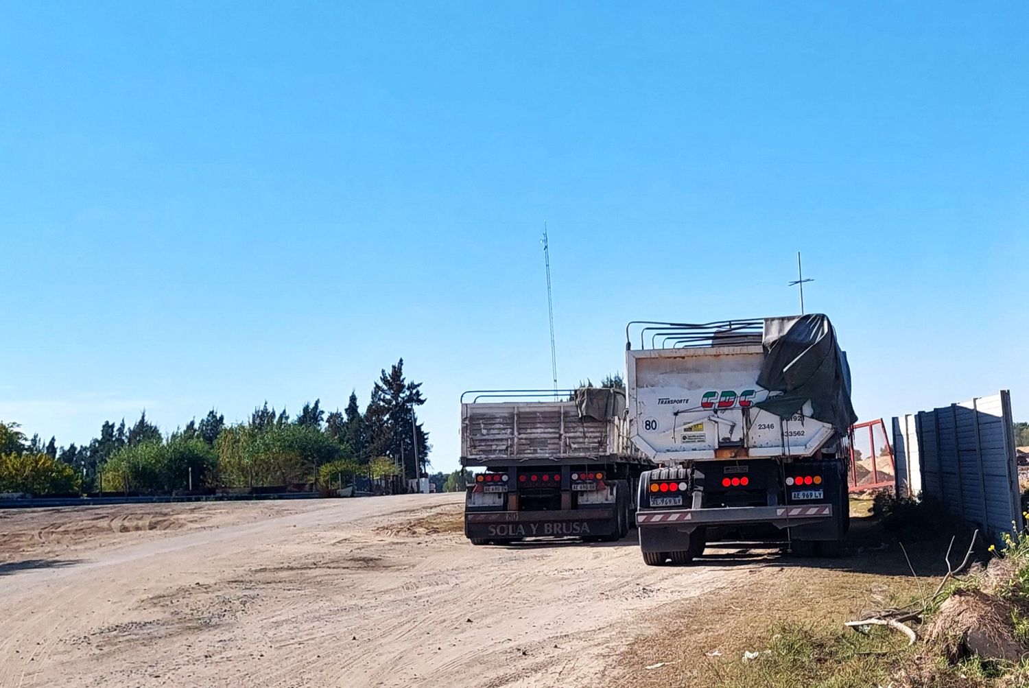 Los camiones areneros, objetivo principal de la tasa por conservación de vías de acceso.