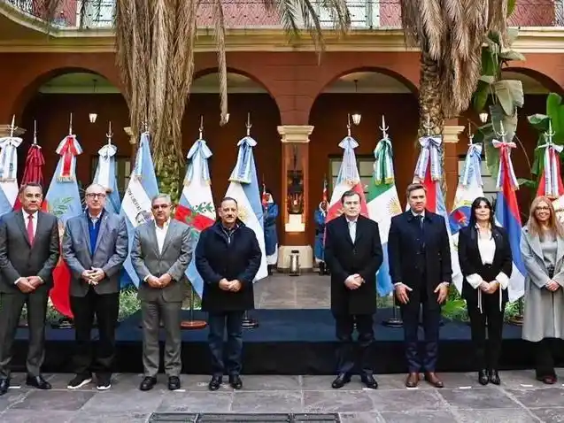 Gobernadores del Norte Grande comparten 
última reunión del año en Santiago del Estero