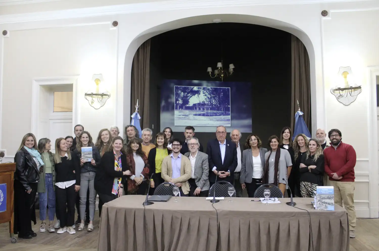 En el marco de las celebraciones por los 200 años de la ciudad, en el Aula Magna de Rectorado fue presentado en sociedad el libro “Tandil. De aldea a ciudad (1823-2023)"