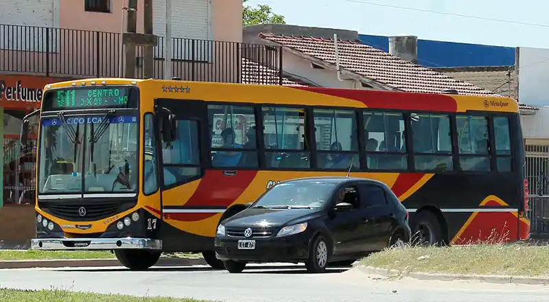 Podrían aprobar un aumento en el boleto del transporte público