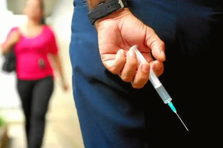 ¡ATENTOS! CON UNA JERINGA LLENA DE SANGRE atracan en Soledad