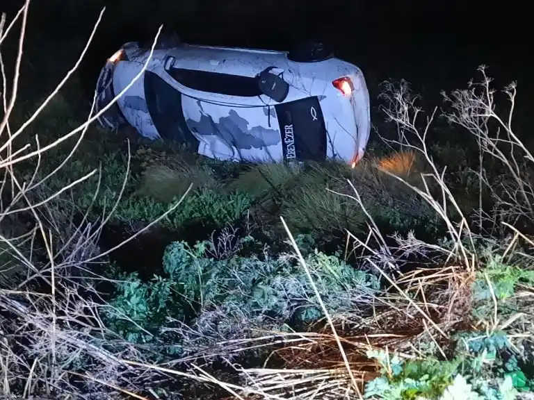 Accidente en Ruta Provincial 11: un conductor volcó su vehículo y resultó ileso