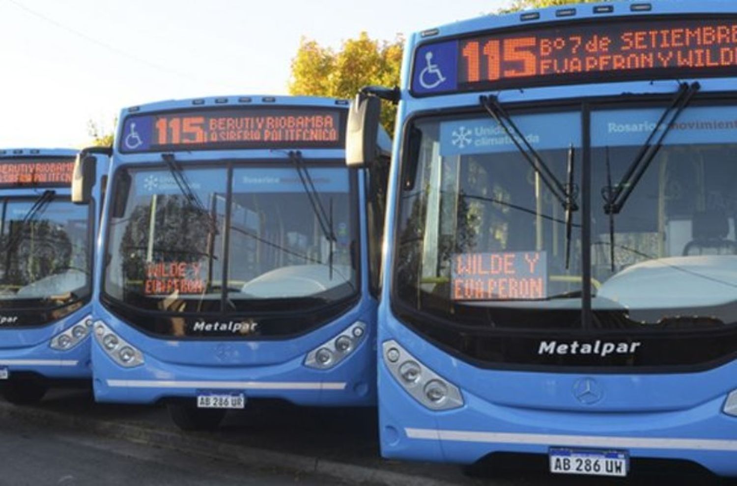 Viajaba en un colectivo de trasporte urbano, lo apuntaron con un arma y le robaron la billetera