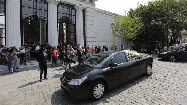 Despidieron a María Julia Alsogaray en cementerio de la Recoleta