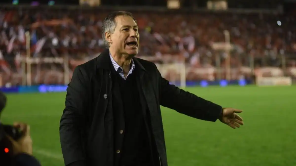 Ariel Holan renunció como entrenador del Santos