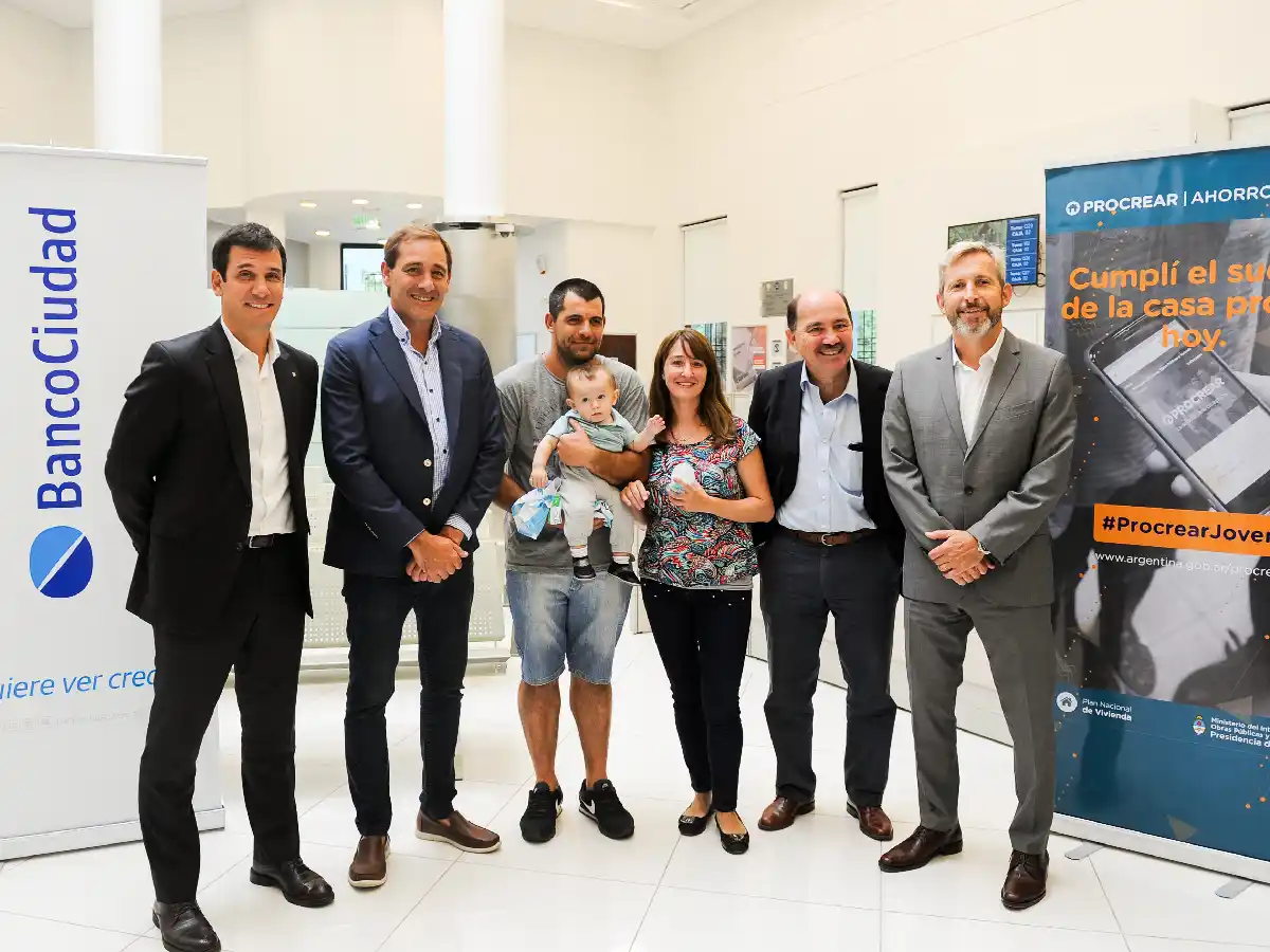 Entregan la primera vivienda adquirida a través del plan Procrear Ahorro Joven  