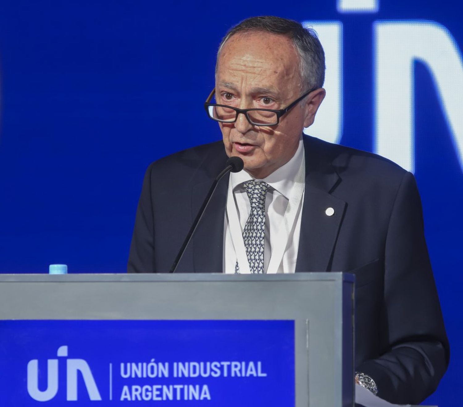 La UIA está preocupada por la brecha y rechazó una devaluación