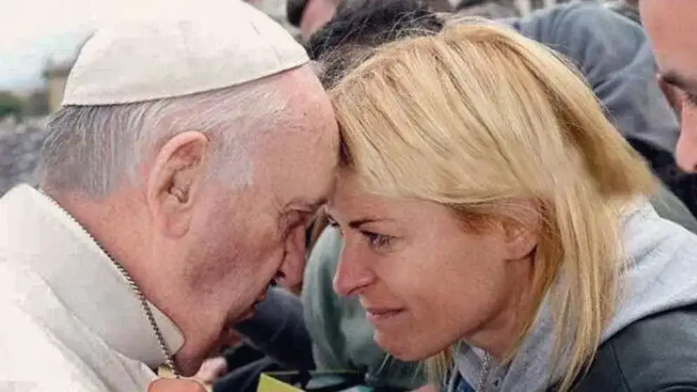 Eugenia Tobal junto al Papa Francisco