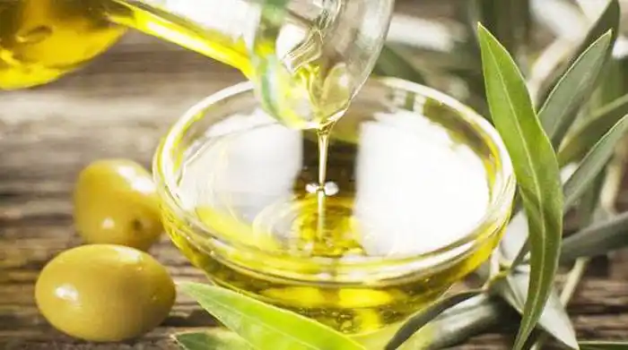 El ácido oleico está presente en el aceite de oliva