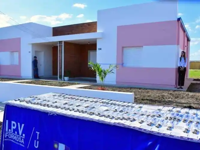 Ugelli: “La gran tarea para este año es entregar
viviendas en el interior y realizar un sorteo en capital”