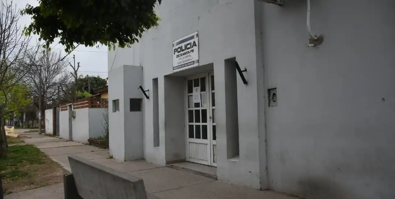 La Subcomisaría 2da ubicada en el corazón de barrio Santa Rosa de Lima. Créditos: Flavio Raina