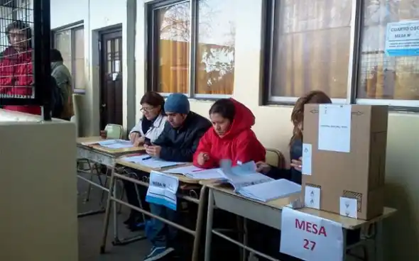Elecciones PASO 2013: Falta de boletas y autoridades, los principales inconvenientes