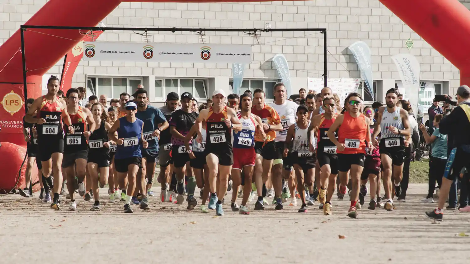 Contra el viento, corrieron y ganaron por el Hospital