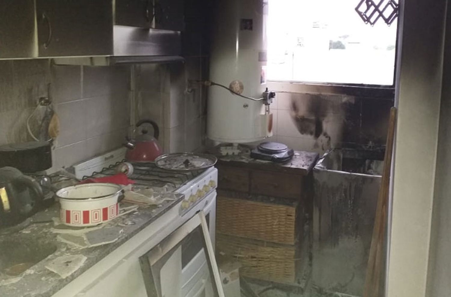 Susto en Caisamar: se incendió un departamento, pero sólo hubo pérdidas materiales