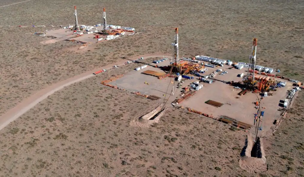 La expansión de la producción de petróleo y gas permitió revertir años de déficit energético.