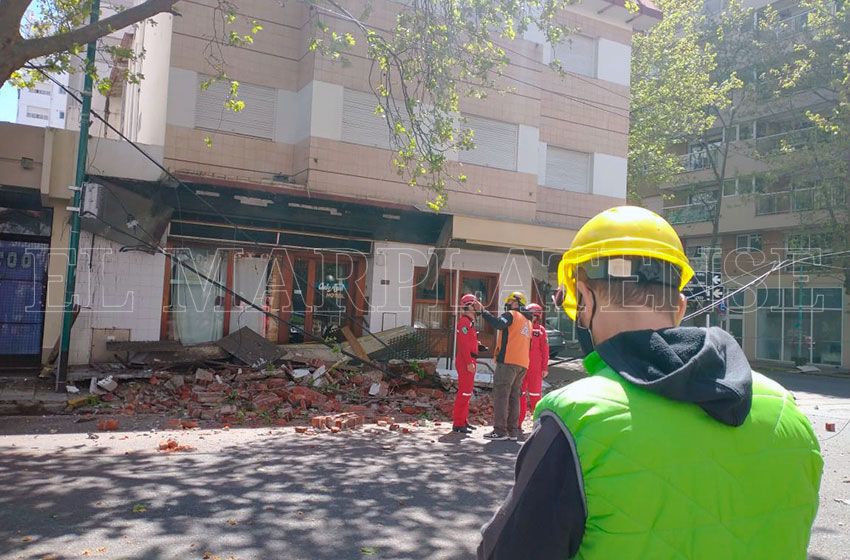 Derrumbe: Defensa Civil determinó cortar el tránsito en Buenos Aires y Gascón