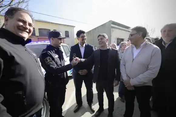 Kicillof en Tejedor y Ameghino: Inauguró un Centro de atención primaria y entregó patrulleros