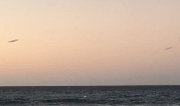 Surfistas graban OVNIS en costas de Vargas
