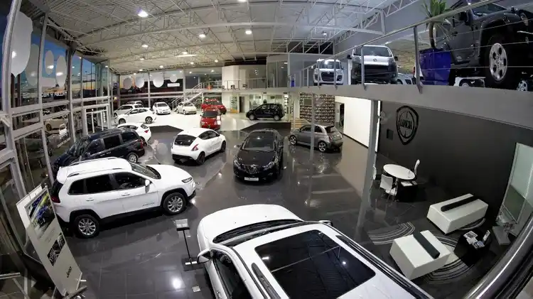 El patentamiento de autos cayó un 52% en abril