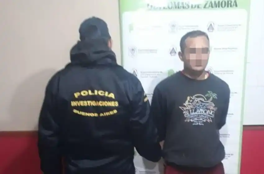 Lo detienen cuando iba a patear un penal en un torneo: los policías estaban disfrazados de jugadores