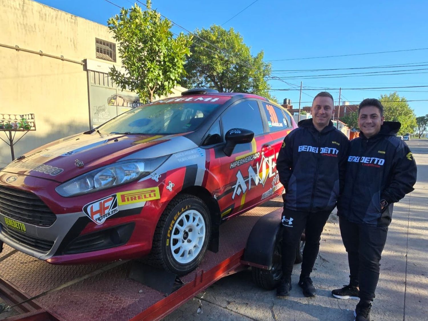 Los hermanos Anselmi ponen primera.