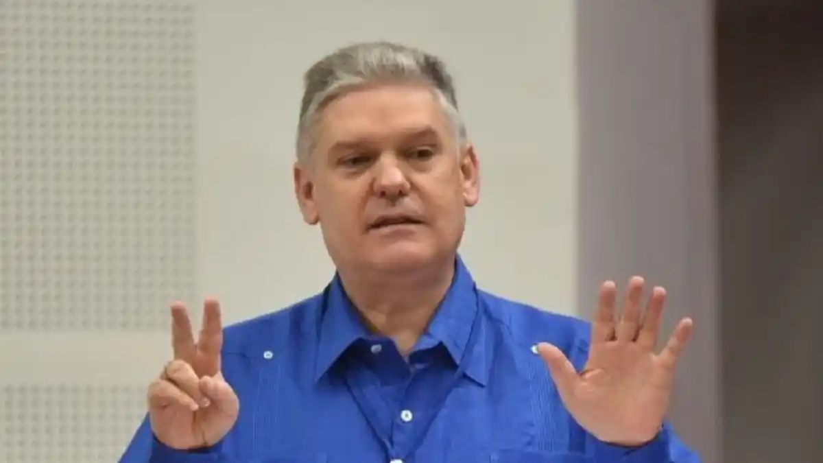 TRAS RETRASAR EL “PAQUETAZO” y aumento del combustible:  destituyen al ministro de Economía de Cuba