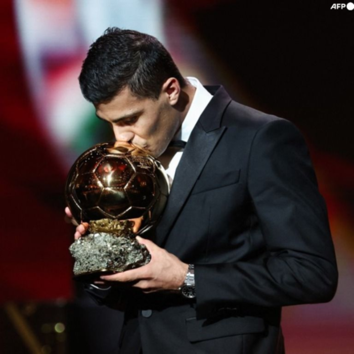 Rodri Hernández, el elegido por France Football como el mejor del año: un premio a todos los número "5" (Vía: X).