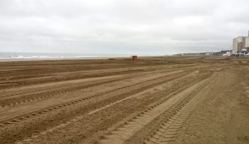 PRENSA MUNICIPAL: Se acondiciona la playa luego del Enduropale 2017