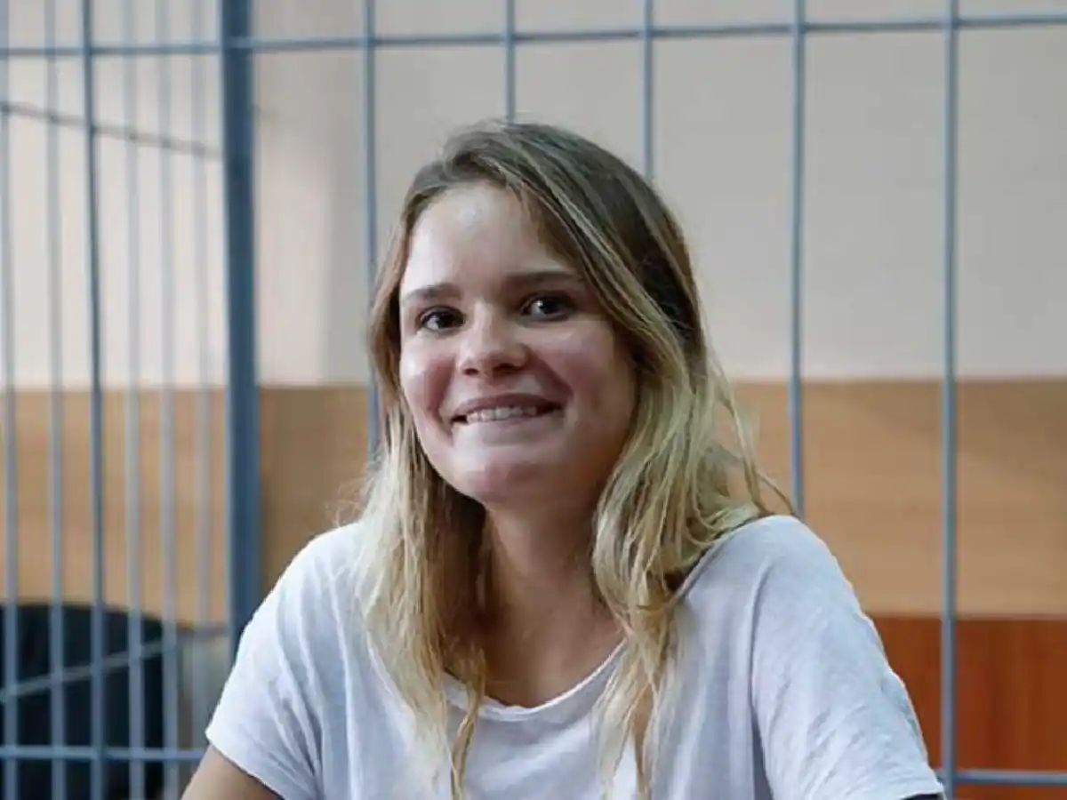 Justicia rusa condena a 15 días de prisión a una integrante del grupo de rock Pussy Riot