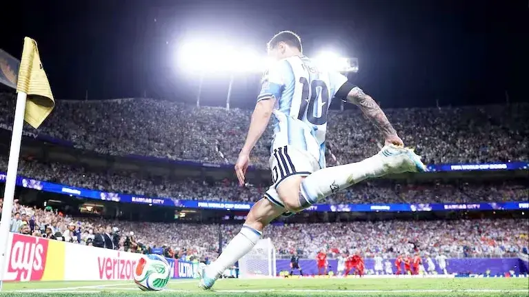 La Selección argentina se enfrenta con Inglaterra en busca de un lugar en la gran final del Mundial 2026