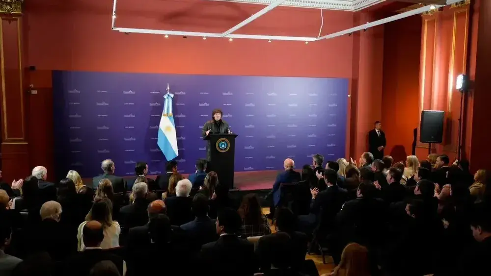 Milei hoy con los legisladores libertarios en la Casa Rosada.