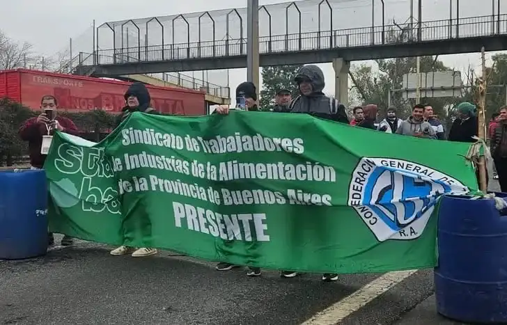 De Chascomús a Esteban Echeverría: suspensiones y salarios impagos golpean a la industria