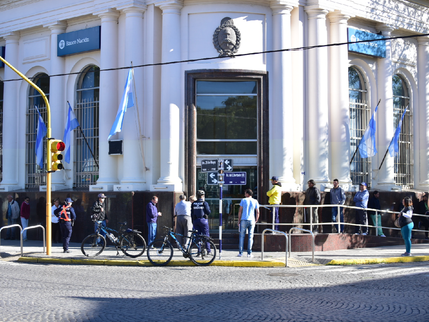 Los bancos abrirán sábado y domingo para jubilaciones y AUH