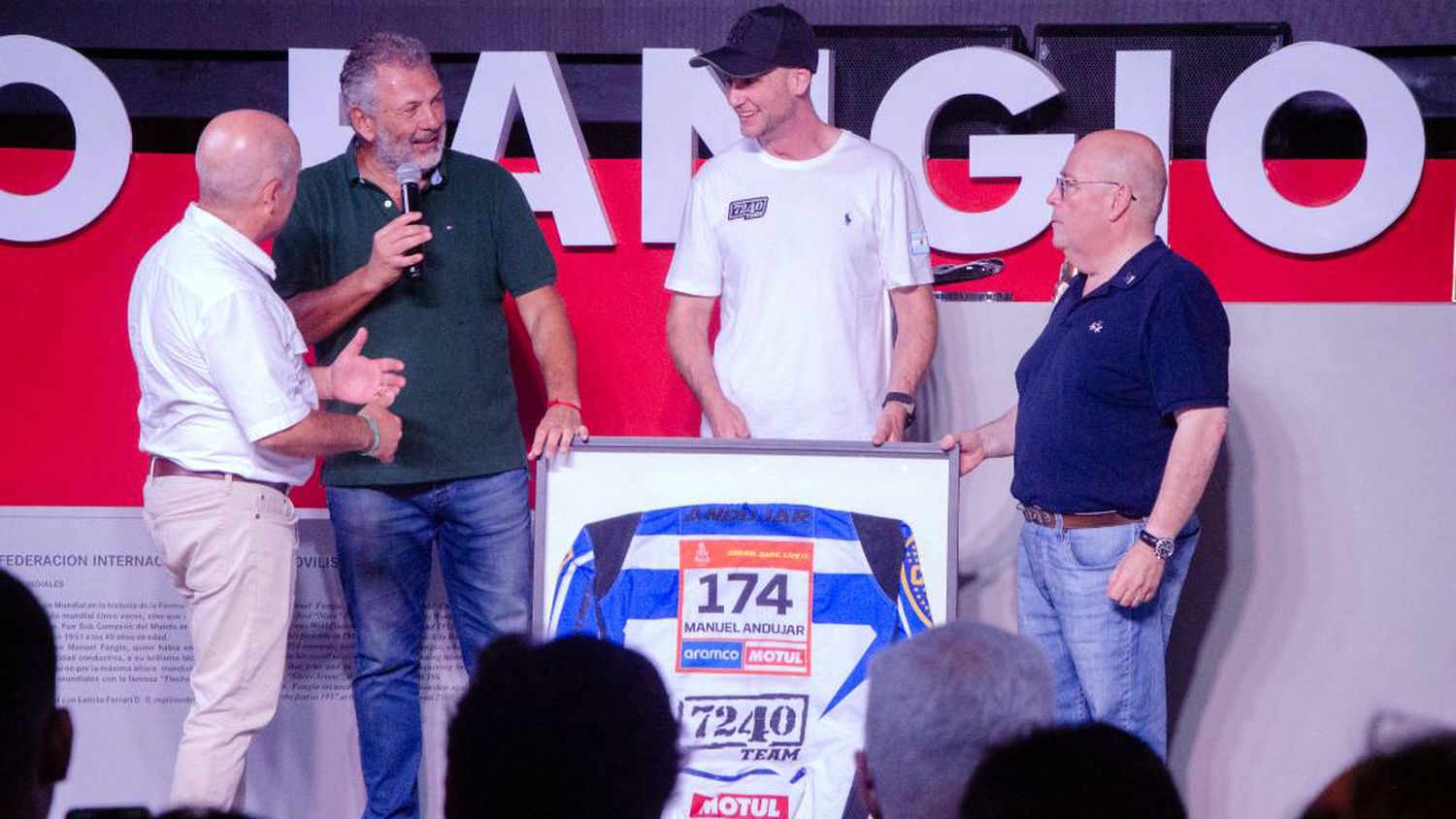 Andujar luego de imponerse hace pocos días en el Dakar fue homenajeado y muy aplaudido