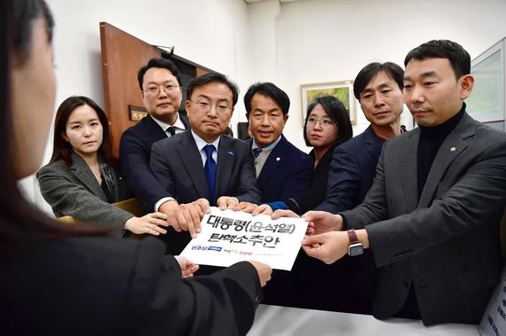 Por la crisis política, renunció un ministro de Corea del Sur