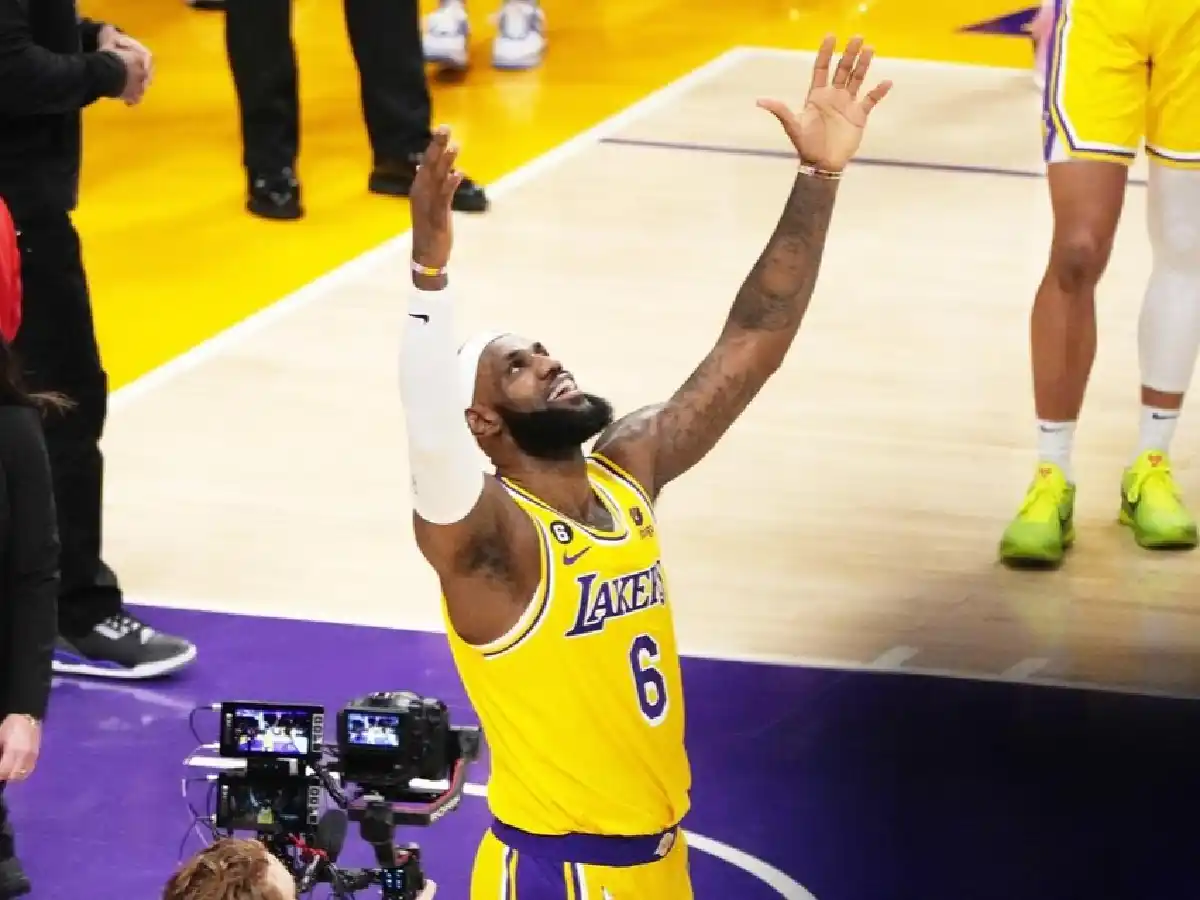 LeBron James hizo historia en la NBA: es el máximo anotador