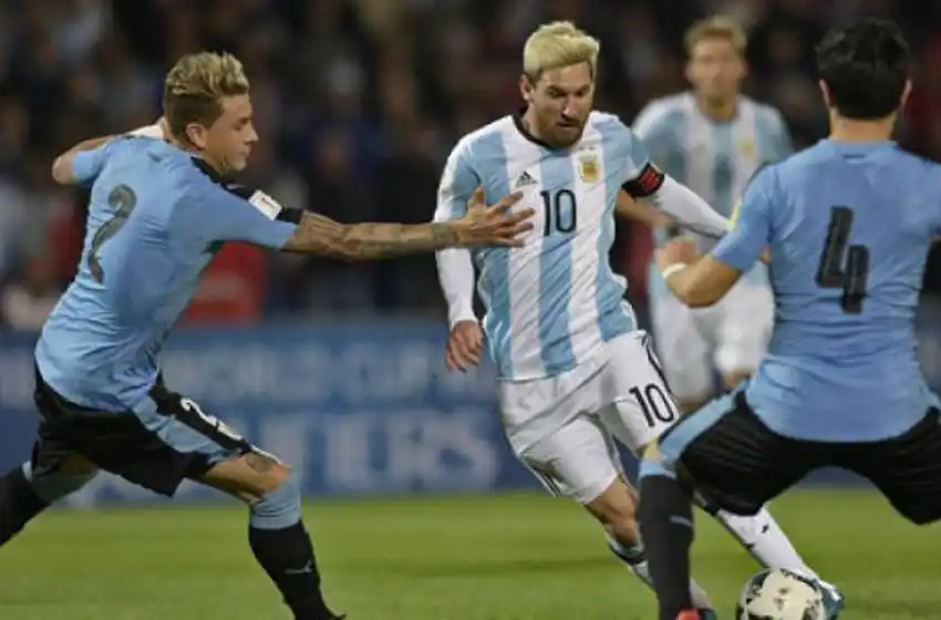 En noviembre, Argentina jugaría dos partidos contra Uruguay
