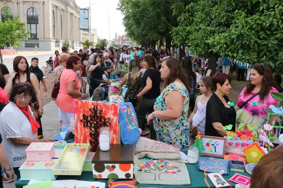 Talleres de centros comunitarios cerraron el año con una exposición