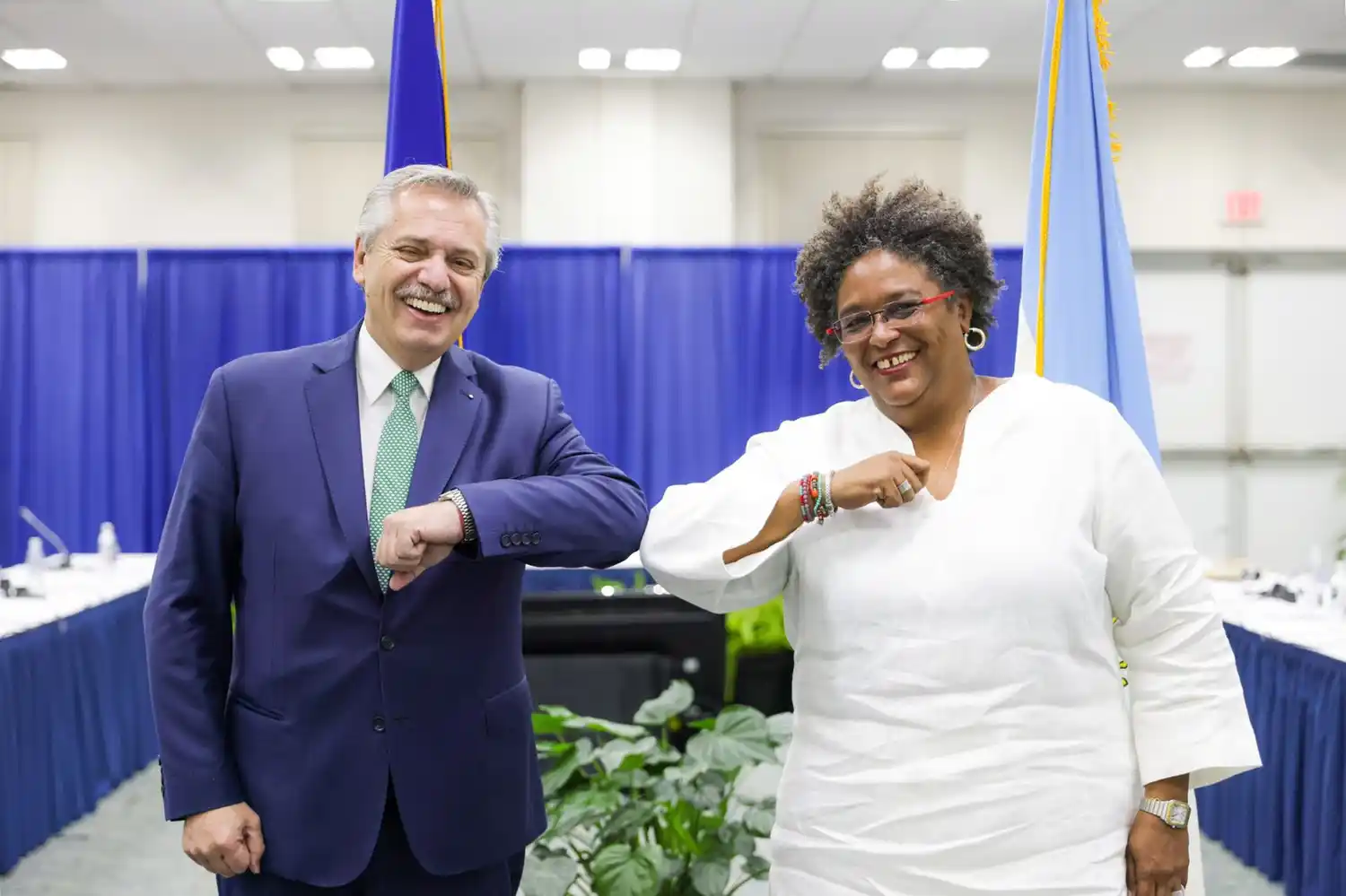 Fernández se reunió con la primera ministra de Barbados y avanzó en diferentes líneas de cooperación
