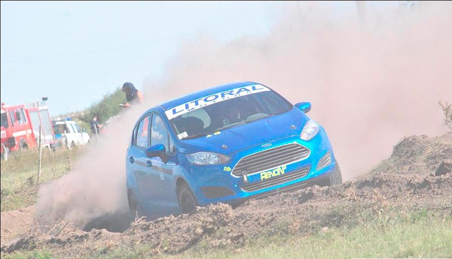 El Ford Fiesta de Andrés Delía, campeón de la temporada 2023 (crédito: Acelerando Entre Ríos).